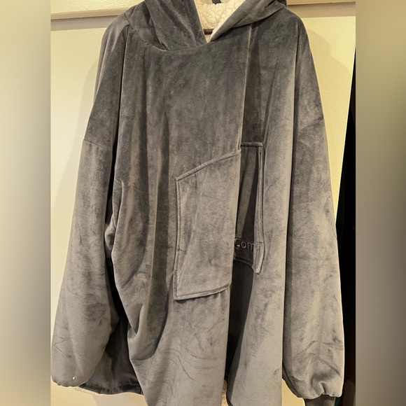 THE COMFY Original Oversized Microfiber Sherpa Wearable Blanket One Size fit all - Picture 4 of 6